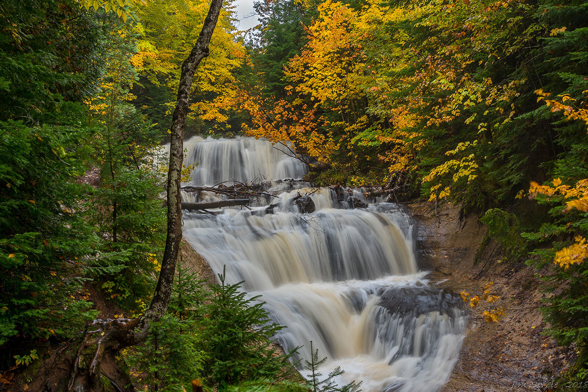 The Best Waterfalls of Michigan’s Upper Peninsula - Pictured Rocks 