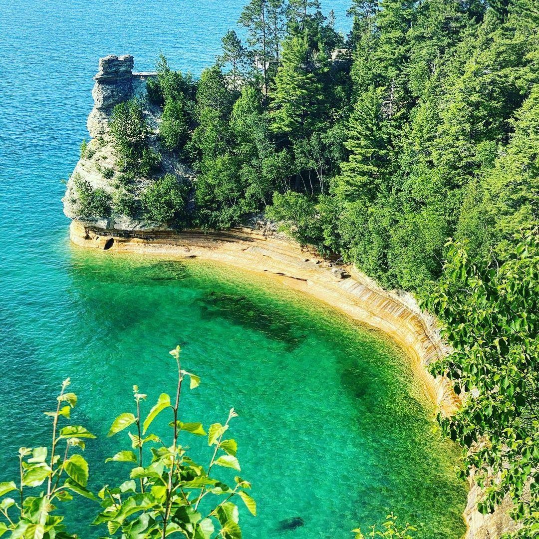 Miners Castle, Pictured Rocks National Lakeshore. PC: Instagrammer @aswegoplaces