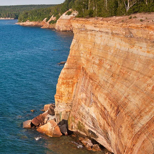 Gull Rookery: Sheer cliffs with nesting gulls, a natural spectacle seen on Pictured Rocks tours.